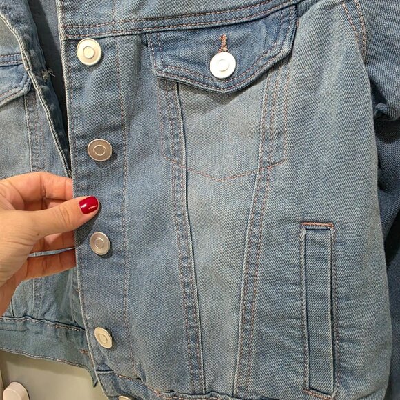 Baccini Light Wash Denim Jean Jacket – Women’s Small Button Front Classic - Picture 8 of 12